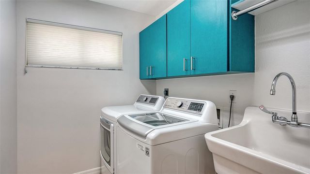 1529 OAK WAY, Sarasota, FL 34232