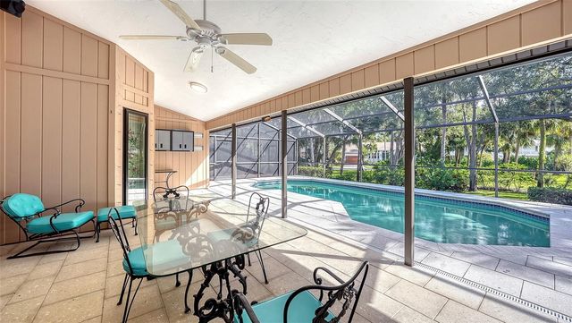 1529 OAK WAY, Sarasota, FL 34232