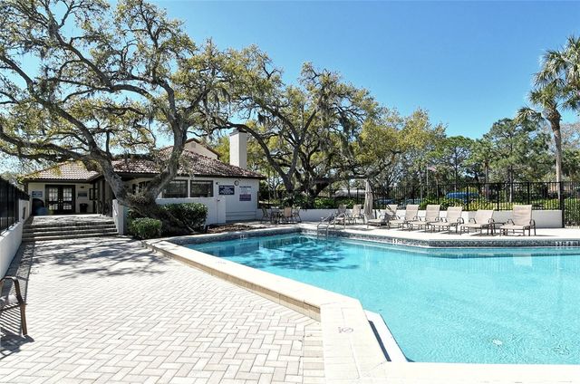 1529 OAK WAY, Sarasota, FL 34232