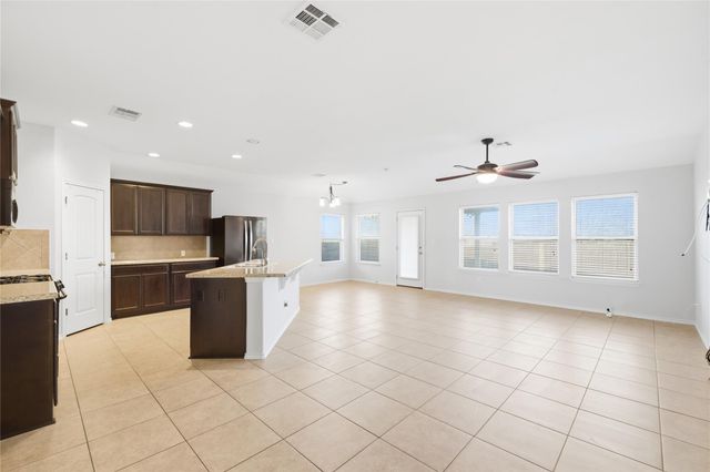 400 Fistral DR, Hutto, TX 78634