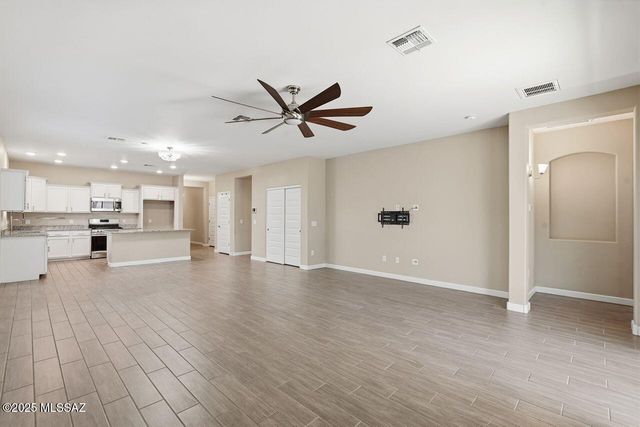 230 W Sg Posey Street, Vail, AZ 85641