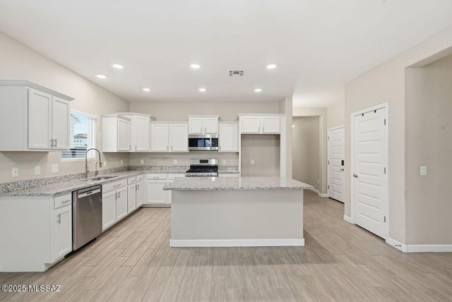 230 W Sg Posey Street, Vail, AZ 85641