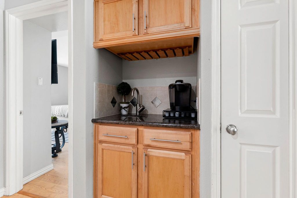 Image 14 of property listing at 855 Augusta Drive 54, Houston, TX 77057