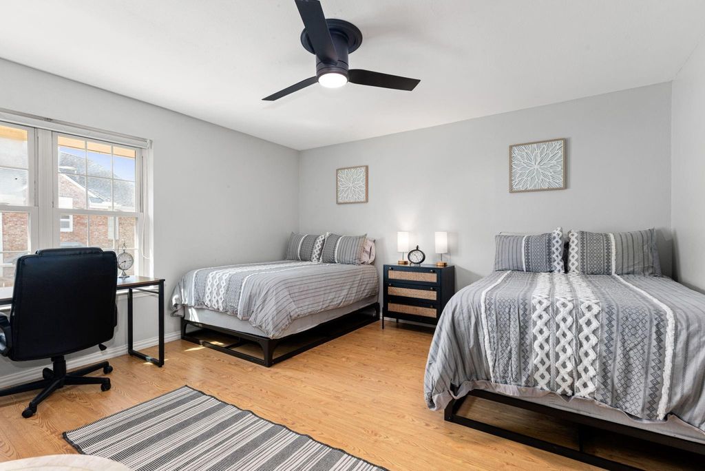 Image 22 of property listing at 855 Augusta Drive 54, Houston, TX 77057