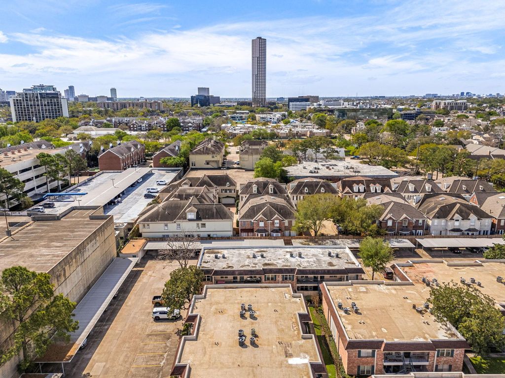 Image 29 of property listing at 855 Augusta Drive 54, Houston, TX 77057