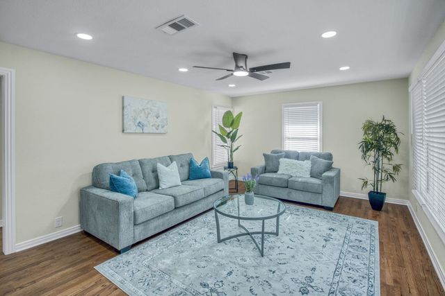 805 Ross Trail, Arlington, TX 76012