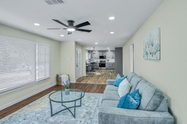 805 Ross Trail, Arlington, TX 76012