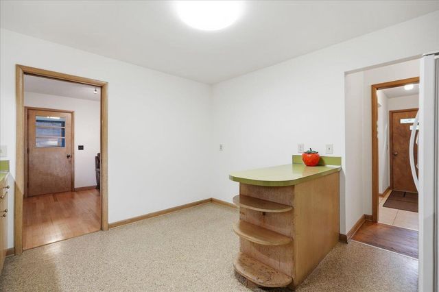 6105 Queens Way, Monona, WI 53716