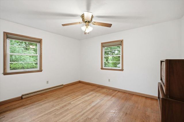 6105 Queens Way, Monona, WI 53716