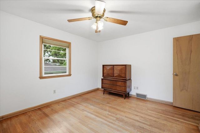 6105 Queens Way, Monona, WI 53716