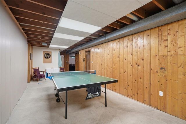 6105 Queens Way, Monona, WI 53716