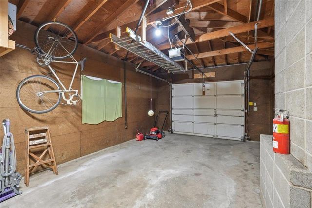 6105 Queens Way, Monona, WI 53716