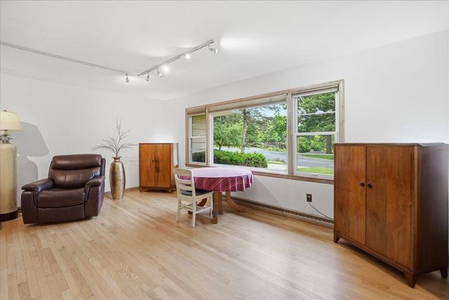 6105 Queens Way, Monona, WI 53716