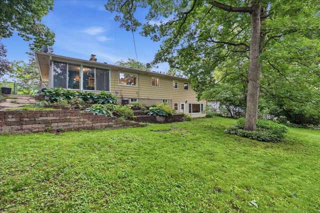 6105 Queens Way, Monona, WI 53716