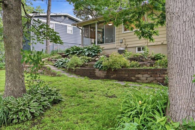 6105 Queens Way, Monona, WI 53716