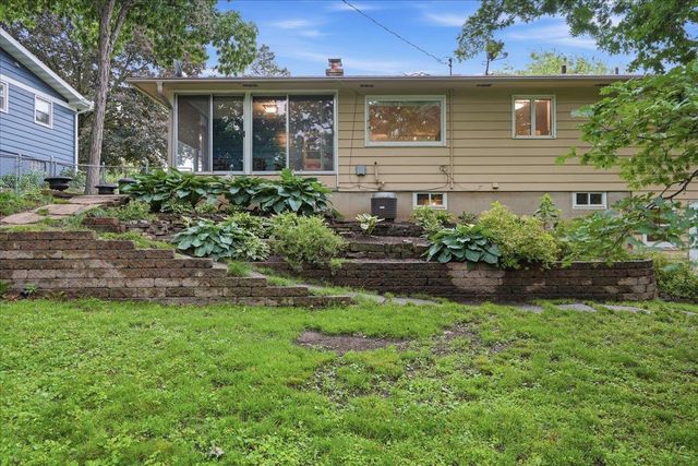 6105 Queens Way, Monona, WI 53716