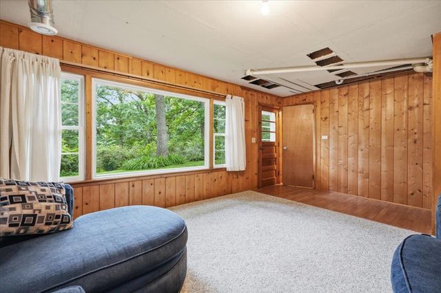 6105 Queens Way, Monona, WI 53716