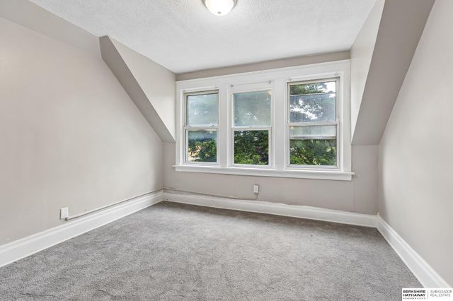 2207 N 16th Street, Omaha, NE 68110