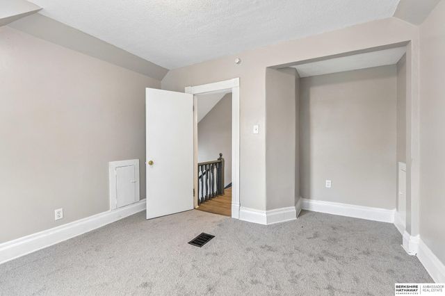 2207 N 16th Street, Omaha, NE 68110