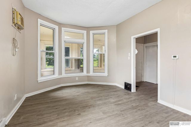 2207 N 16th Street, Omaha, NE 68110