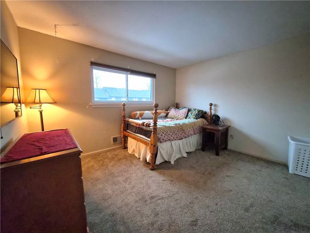 69 New Wickham Drive, Penfield, NY 14526