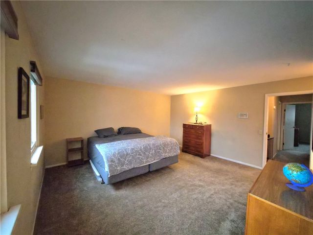 69 New Wickham Drive, Penfield, NY 14526