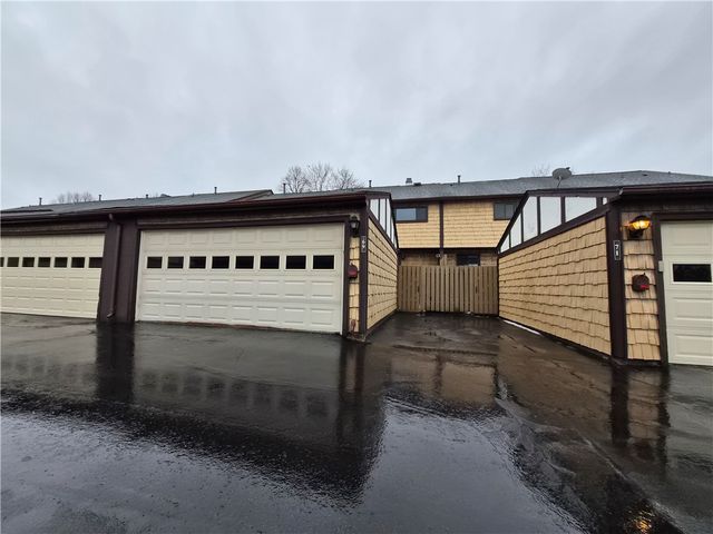 69 New Wickham Drive, Penfield, NY 14526