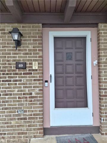 69 New Wickham Drive, Penfield, NY 14526