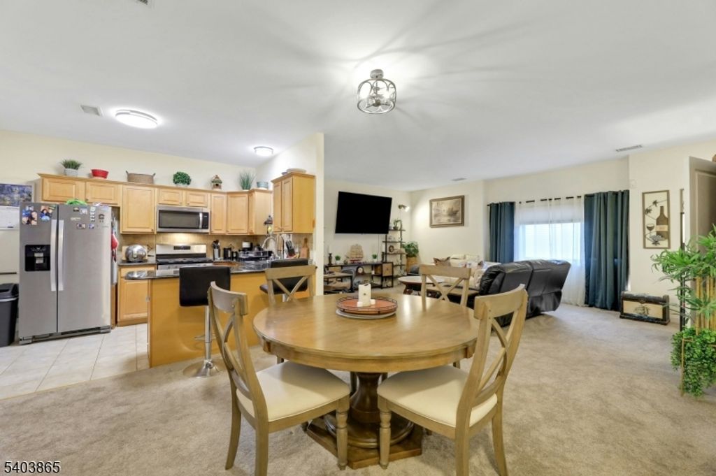 520 Victor St 8, Saddle Brook Twp., NJ 07663 — photo 3