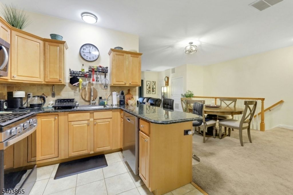 520 Victor St 8, Saddle Brook Twp., NJ 07663 — photo 5