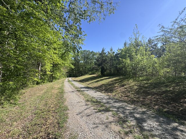 1079 Harristown Rd, Ashland City, TN 37015