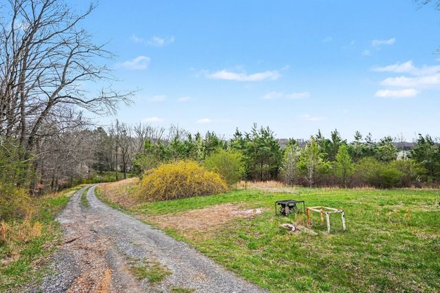 1079 Harristown Rd, Ashland City, TN 37015