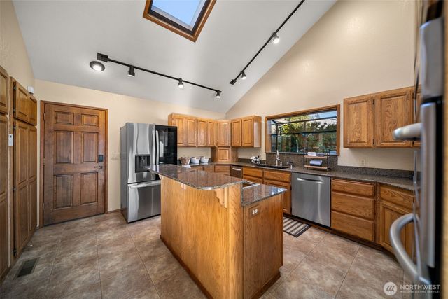 606 Ski View Drive, East Wenatchee, WA 98802