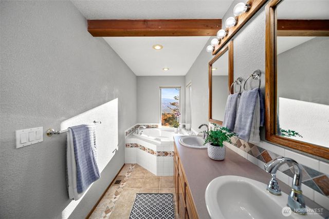 606 Ski View Drive, East Wenatchee, WA 98802