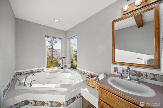 606 Ski View Drive, East Wenatchee, WA 98802