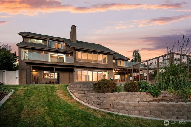 606 Ski View Drive, East Wenatchee, WA 98802