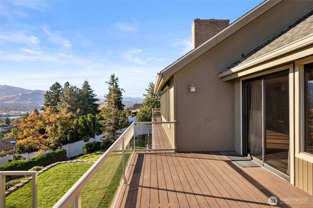 606 Ski View Drive, East Wenatchee, WA 98802