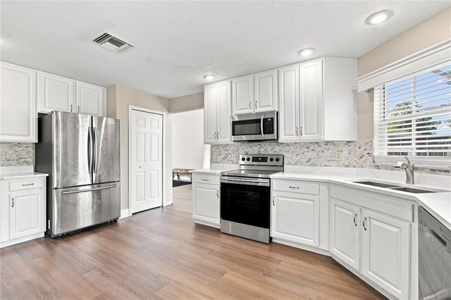 7326 YARDLEY WAY, Tampa, FL 33647