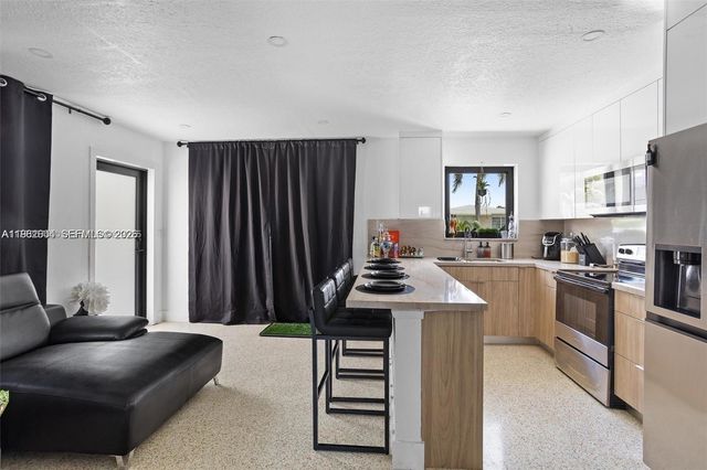 70 NE 186th Ter 70, Miami, FL 33179