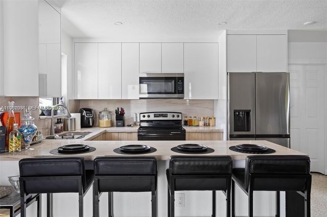 70 NE 186th Ter 70, Miami, FL 33179