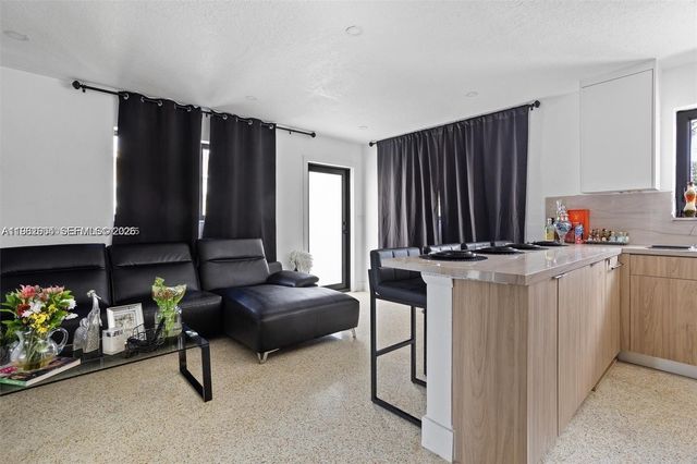 70 NE 186th Ter 70, Miami, FL 33179