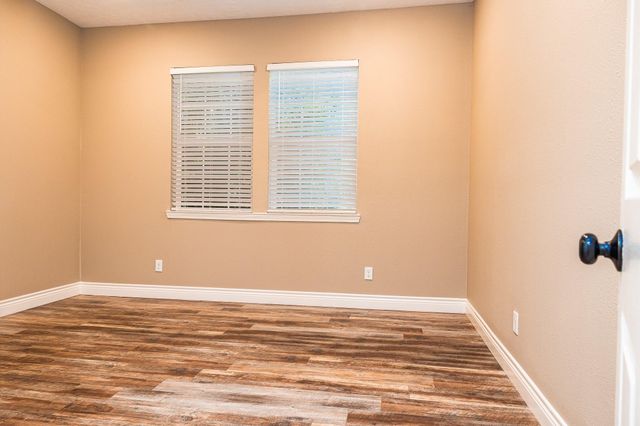 1306 S Austin Street, Brenham, TX 77833