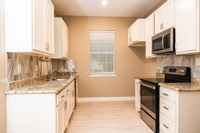1306 S Austin Street, Brenham, TX 77833