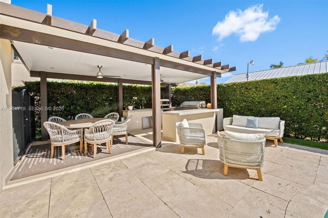 6061 SW 13th St, West Miami, FL 33144