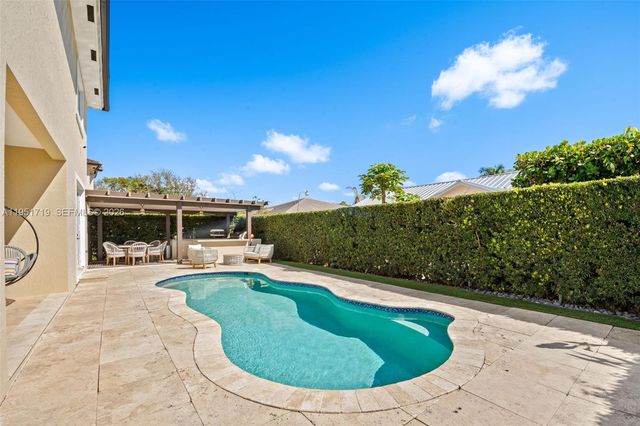 6061 SW 13th St, West Miami, FL 33144