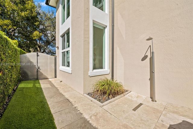 6061 SW 13th St, West Miami, FL 33144