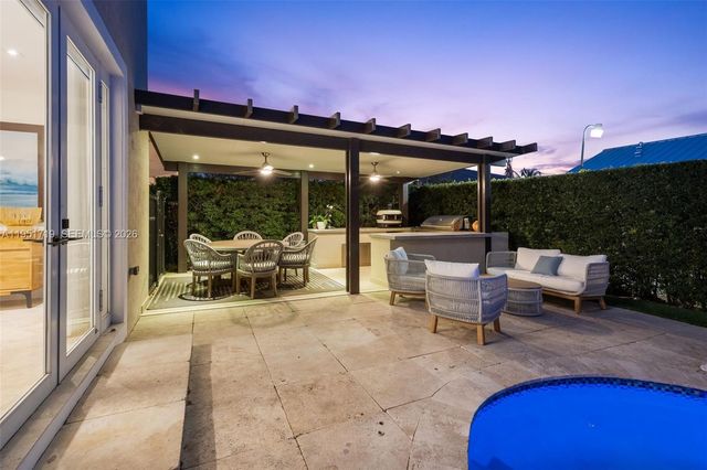 6061 SW 13th St, West Miami, FL 33144