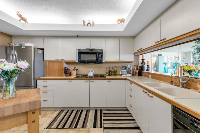 2110 HARBOURSIDE DRIVE 523, Longboat Key, FL 34228