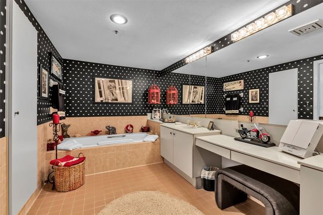 2110 HARBOURSIDE DRIVE 523, Longboat Key, FL 34228