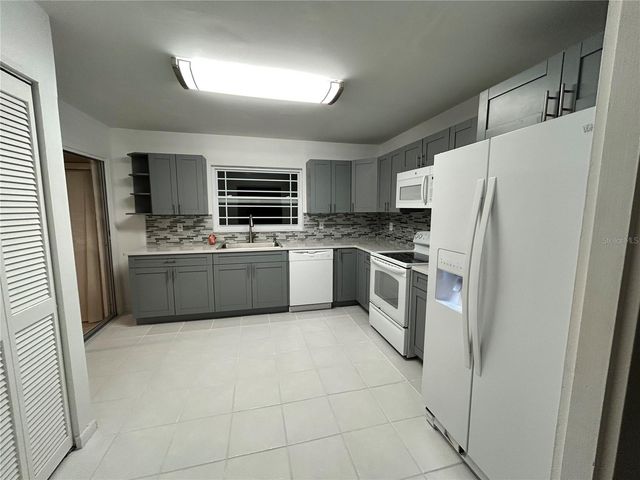 8611 51ST AVENUE W, Bradenton, FL 34210